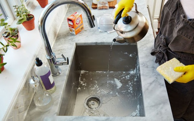 cach-giu-bon-rua-bep-mau-trang-luon-sang-bong Keeping your white sink clean