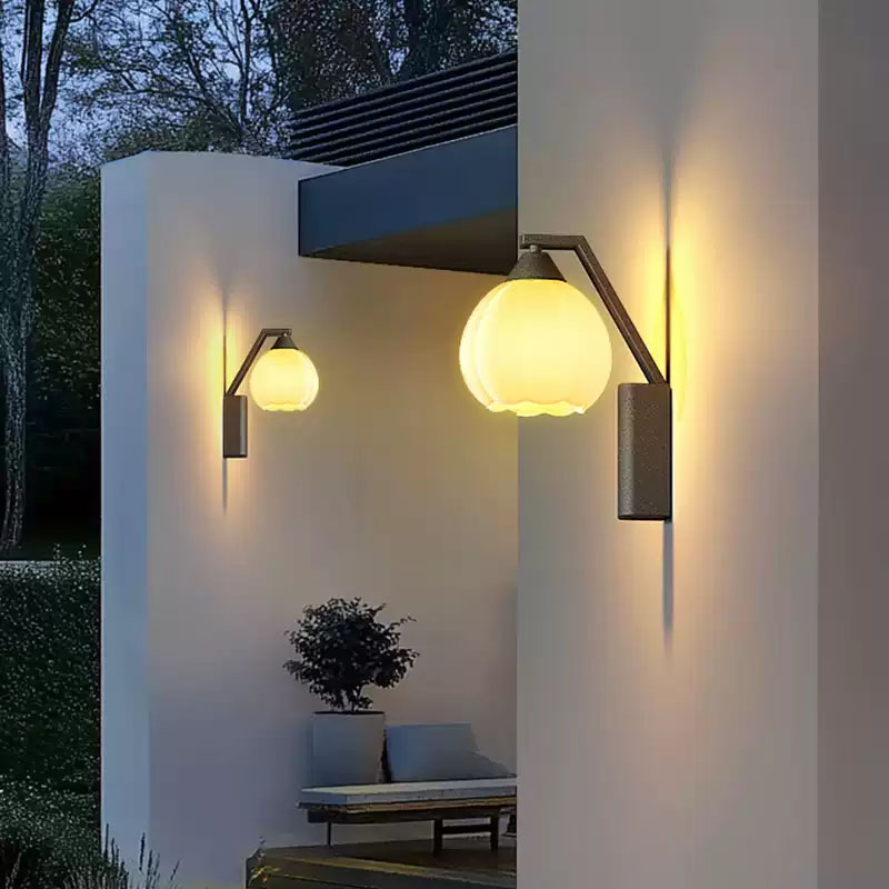 Choosing Beautiful Outdoor Lighting for Your Garden in 2025