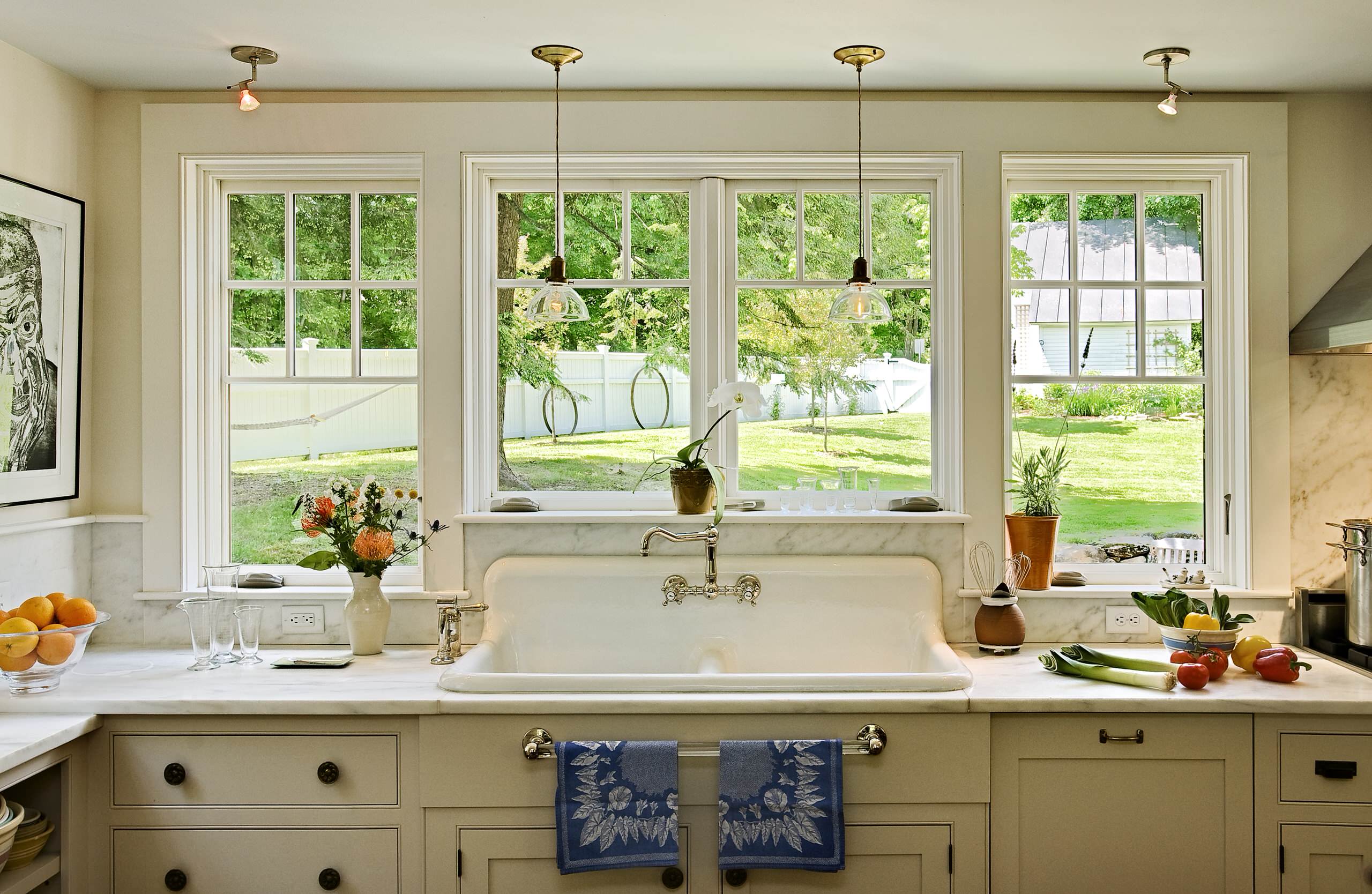 tai-sao-bep-mau-trang-de-bam-ban Why white kitchens get dirty easily