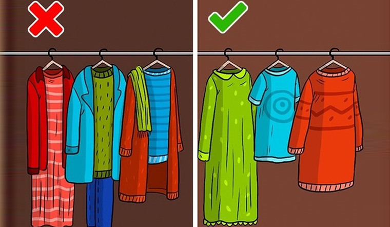 tranh-treo-qua-nhieu-do-tren-moc Avoid overloading hangers